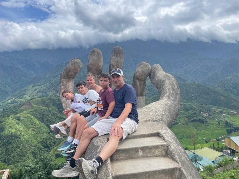 https://sapatourtrekking.com
